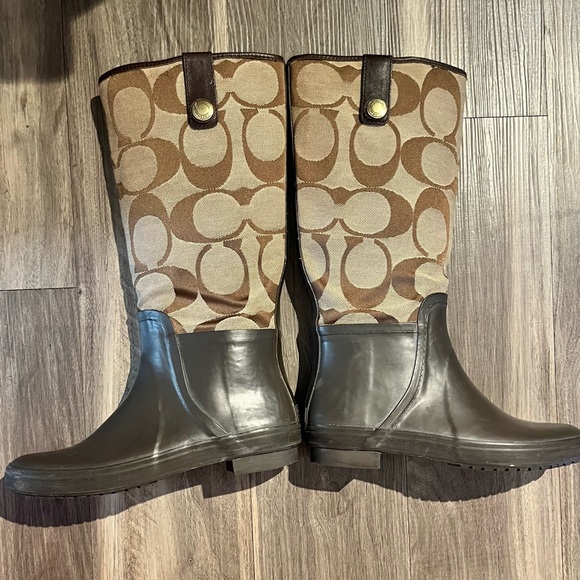 Coach Rain/Snow Boots ***FIRM*** - Picture 2 of 9